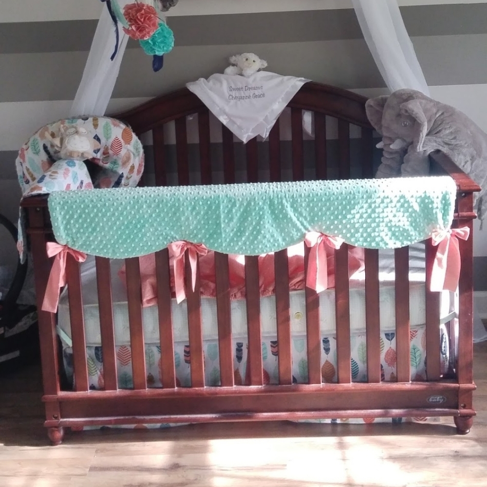 Crib bedding set
